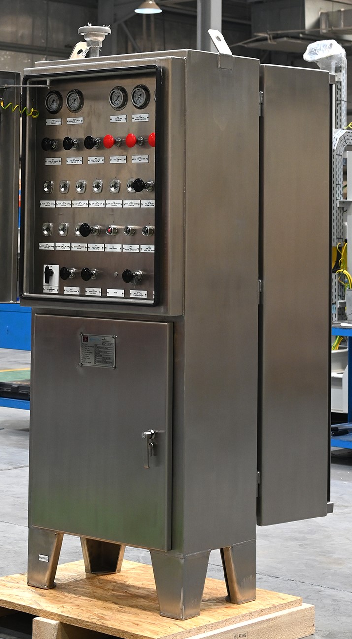 Stainless steel hydraulic wellhead control panel with pressure gauges and tubing manifold
